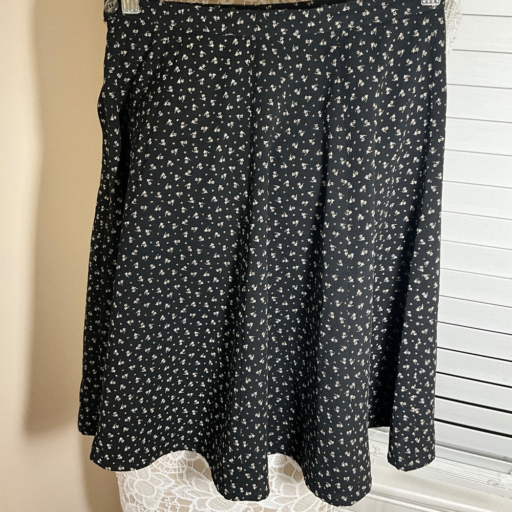 Black floral skirt size s